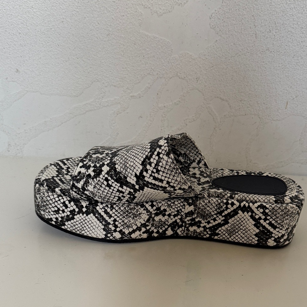 Topshop Women's Black White Snake Print Platform Slip on Sandals Size 36 - Picture 8 of 13